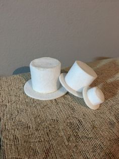 Set of 3 white mini top hats, assorted sizes Mini Top Hats, Here Comes Peter Cottontail, Mini Hats, Peter Cottontail, Mini Top Hat, Mini Top, Top Hats, Ideas For Easter, Things To Sew