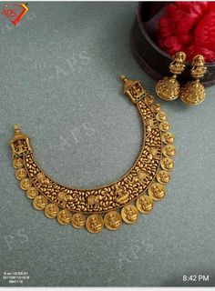 Temple Jewelry Necklace, Delicate Gold Jewelry, Gold Temple Jewellery, Gold Earrings Models, Handmade Gold Jewellery, Gold Necklace Indian Bridal Jewelry, Gold Bridal Jewellery Sets