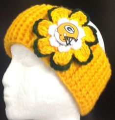 a crocheted hat with a green bay packers flower