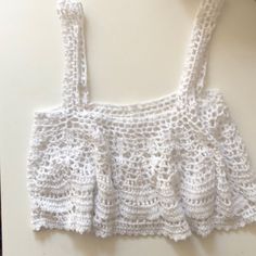 New Without Tags - Is A Size Small But Doesn’t Have A Size Tag. Can Be Worn As A Crop Top Over A Bandeau Or Worn Over A Bikini. Super Cute, Flowy Crop Top. White Crochet Crop Top For Summer, White Lace Crop Top, Flowy Crop Top, Lace Crop Tops, Size Tag, White Lace, Cover Up, Crop Top, Super Cute