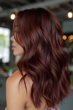 Craving a hair color that’s rich, indulgent, and utterly irresistible? Look no further than chocolate cherry brown! This luxurious shade combines the warmth of chocolate brown with a tantalizing hint of cherry red, resulting in Chocolate Cherry Brown Hair, Cherry Brown Hair, Cherry Hair Colors, Wine Hair, Red Hair Inspo, Cherry Brown, Cherry Hair