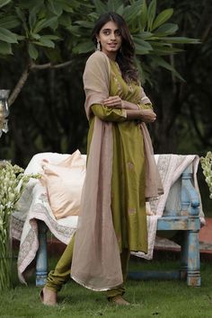 Buy Green V Neck Embroidered Kurta Set For Women by Sravanti Online at Aza Fashions. Pista Green Chanderi Kurta With Resham Embroidery, Elegant Green Embroidered Churidar, Green Silk Unstitched Suit With Dabka Work, Green Chanderi Kurta With Zari Work, Green Unstitched Silk Suit With Dupatta, Green Silk Unstitched Suit With Dupatta, Green Art Silk Anarkali Set With Intricate Embroidery, Pista Green Chanderi Kurta With Zari Work, Unstitched Pista Green Raw Silk Suit With Dabka Work