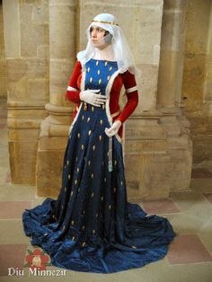 14th Century Fashion, 14th Century Clothing, Medieval Festival, Medieval Gown, Medieval Clothes, Metal Dress, Middle Age Fashion, Medieval Costume