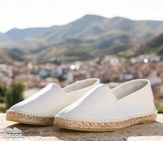 DIEGOS - Ivory leather flat espadrilles True and authentic leather espadrilles, hand stitched in the Basque Country . The rope sole has been meticulously shaped by hand and made with jute and recycled textile fibers. The high quality leather used on these espadrilles is 100% genuine Spanish Leather. We ship from NY - Easy returns. Rioja Spain, Spanish Espadrilles, Denim Espadrilles, Mens Shoes Sandals, Sewing Leather, Leather Espadrilles, Flat Espadrilles, Spring Shoes, Ivory White