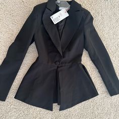 Elagia Black Single-Breasted Jacket Size Xs Brand New. Excellent Cut And Fit. Very Sexy And Classic. Fabric: Crepe Cotton 65%, Polyester 35% Peak Lapel Single-Breasted Peplum Blazer Fitting: Regular Fit Short Sleeve Bolero, Boiled Wool Jacket, Polka Dot Blazer, Peplum Blazer, Leather Blazer Jacket, Purple Suits, Classic Blazer, Blue Coats, Striped Blazer