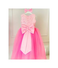 This Pink Birthday Girl Tulle Dress is adorable for your birthday. She will be a Princess with this Dress. You can be sure that your princess and your friends will fall in love with this stunning Pink Dress.. This Pink Toddler Dress is perfect for your birthay parties, themed parties, pageants, cake smash photo shootings, cosplay parties. We use luxury sequin fabric for the dress, there is layer of tulle under the dress,  also there is a big bow at the back  of the dress. We use luxury tulle for the skirt part of the dress. We have our own standard sizes for this item 1 years to 7 years but ıf you want to order a custom size, you can message to us for the measurements. age, heigh,t weight, Chest and Waist circumference, lenght from shoulder to the waist, lenght from waist to above the knee Bubblegum Pink Dress, Pink Toddler Dress, Pink Princess Dress, Girls Tulle Dress, Dress Ball Gown, Pink Birthday, Big Bow, Sequin Fabric, Pink Princess