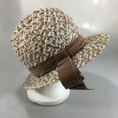 Sharon Originals Brown White Plastic Woven Straw Hat 21 5/8" Vint Derby Church Modern Hat, Vintage Trucker Hats, Church Hats, Wallet Organization, Derby Hats, Gym Shoes, Hats Vintage, Straw Hat, Vintage Accessories