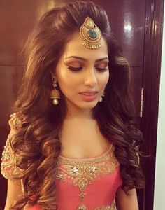 Hair Styles Indian, Tikka Hairstyle, Smudged Liner, Indian Party Hairstyles, Liquid Cat, Natural Dramatic, Eyeshadow Matte, Cluster Lashes