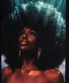 70s Afro, Dark Skin Models, Motos Vintage, Natural Afro Hairstyles, Hair Textures, Vintage Black Glamour, Black Photography, Dark Skin Beauty, Black Femininity