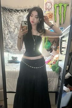 The Craft Clothes Aesthetic, Goth Outfits Y2k, Goth Outfit With Jeans, 90s Goth Outfits Grunge, 2000 Goth Fashion, Goth Fits Summer, Goth Outfit Ideas Summer, Grunge Comfy Outfit, Goth Outfit Summer