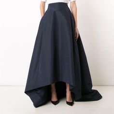 -Designer = Carolina Herrera - Size = 8. Trunk 45 - Msrp = $2990 -Carolina Herrera Size 8 High/Low Asymmetrical Black Skirt - Length Measured From The Front, From Tip Of Waist Line To Bottom Tip Of Skirt = 97cm -Length Measured From The Back, From Tip Of Waist Line To Bottom Tip Of Skirt = 148cm Trunk 45 Full Skirt Outfit, Evening Skirts, Rock Outfit, Eva Mendes, Full Skirts, Carolina Herrera, Looks Vintage, Black Skirt, Full Skirt