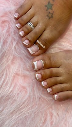 #frenchtipnails #frenchtiptoes #pedicure #prettyfeetgang Glitter French Tip Toes, Glitter French Tip, Colored French Tips, Sugar Effect, Sugar Glitter, Glitter French Tips