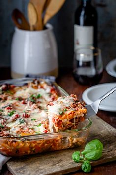 a casserole dish with meat, cheese and vegetables