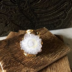 Make a statement with this oversized, adjustable raw solar quartz cigar ring. Solar quartz is cut from stalactites and is usually white, gray or colorless. When it is cut, you can see concentric circles in a radiating pattern and the center may reveal druzy, small quartz crystals, or air bubbles. The unpolished, raw stone has a 24k gold electroplated edge and is set on an adjustable gold-electroplated cigar band ring. The stones vary in shape and size but all are similar and measure about 1 inch Drusy Jewelry, Boho Rings Gold, Rings Boho, Raw Crystal Ring, Bohemian Style Jewelry, Druzy Jewelry, Jewellery Rings, Bohemian Jewellery, Organic Jewelry