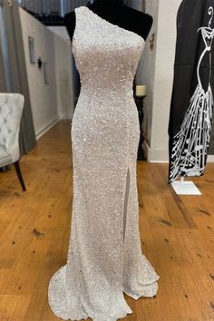 One Shoulder Ivory Sequined Long Party DressOne Shoulder Ivory Sequined Long Party Dress White One Shoulder Prom Dress, White Prom Dress Long Tight, One Strap Prom Dress, White Sequin Dress Long, White Sequin Prom Dress, Hot Pink Long Dress, Grade Dresses, High Neck Evening Gown, Prom Dresses One Shoulder