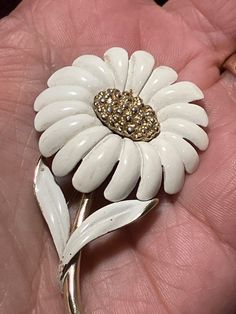 Signed brooch Monet enamel cream flower on gold metal roll over clasp rare irem White Vintage Brooch Lapel Pin, Elegant White Enamel Pin, White Enamel Brooch Jewelry, Vintage White Enamel Brooches, Vintage White Enamel Pin, White Vintage Enamel Brooches, White Vintage Enamel Pin, Formal White Enamel Pin Brooch, Formal White Enamel Pin