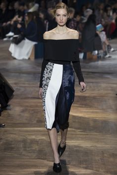 Christian Dior | Spring 2016 Couture | 02 Black off shoulder top and navy/white midi skirt with floral embellishments J Adore Dior, 2016 Couture, Fashion Model Poses, Collection Couture, Christian Dior Haute Couture, Fashion Week 2016, Spring Couture, Dior Haute Couture, Christian Dior Couture