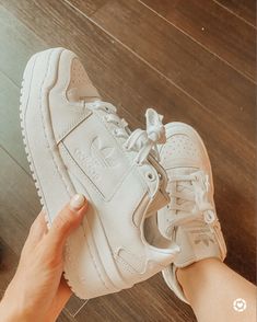 Adidas White Shoes, Best White Sneakers, Bold Shoes, Basket Sport, Dr Shoes, Adidas Shoes Women, Fresh Shoes, White Sneakers Women, Hype Shoes