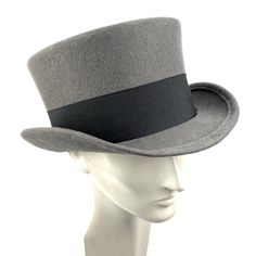 Bridgerton man top hat made of gray wool felt in short crown and embellished with a 50 milimeters wide black grosgrain ribbon. Edwardian topper wool felt hat ideal for everyday and special occasions such as weddings, cocktails or parties. For man and woman. You can make your hat with your favorite color by choosing it from my Wool felt color card. Measurements in centimeters are 32 x 27. Crown height 11. Brim length 6. These measurements may have some slight variation depending on the size of th Flat Brim Top Hat For Derby In Winter, Winter Derby Top Hat With Curved Brim, Gray Fitted Felt Hat For Winter, Formal High Crown Mini Hat For Winter, Formal Brimmed Top Hat For Winter, Winter Formal Top Hat With Short Brim, Formal Winter Top Hat With Short Brim, Gray Felt Hat For Winter, Adjustable Top Hat With Flat Crown For Formal Events