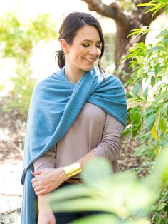 Wear A Wrap Shawl, How To Wear A Cashmere Wrap, Core Wardrobe, Cashmere Wrap, Timeless Accessories, Fabulous Fashion, Long Scarf, Fall Style