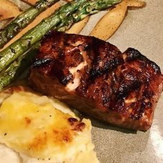 steak, asparagus and potatoes on a plate