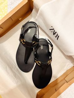 Zara Sandals, Mode Zara, Shoes Collection, Fashion Sandals, Shoe Collection, Mens Flip Flop, Relaxation, Flip Flops