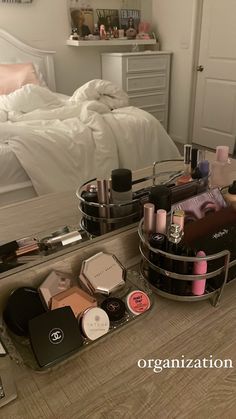 Coquette Bedroom Aesthetic, Clean Aesthetic Bedroom, Girly Room Ideas, Skincare Room, Girly Room Aesthetic, Coquette Bedroom, Makeup Dresser