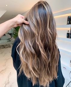 Modern Haircuts, Brown Hair With Blonde Highlights, Brunette Balayage Hair, Long Hair Color