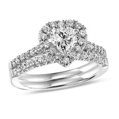 a heart shaped diamond engagement ring set