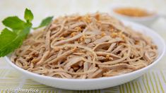 Enjoy Shredded Pork Skin (Bi Heo), a classic Vietnamese dish at home with this easy and healthy recipe. Skip the restaurants. Homemade is best! Viet Dishes, Pork And Rice Recipes, Asian Entrees, Pork And Rice, Asian Salads, Vietnamese Recipe, Vietnamese Foods, Pork Skin