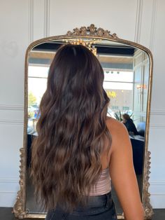 Brunette Hair Lowlights Dark, Hair Color Ideas For Brunettes Wavy Hair, Dark Brown Into Light Brown Hair, All Brunette Hair Color, Deep Brown Hair Balayage, Brown Curled Hairstyles, Brown Carmel Blonde Balayage, Dark Hair Color 2023, Dark Brunette With Brown Highlights