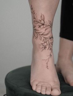 Leg Tattoo Designs, Wrap Around Ankle Tattoos, Leg Tattoos For Men, Ankle Foot Tattoo, Upper Leg Tattoos, Key Tattoo Designs, Cute Foot Tattoos, Pretty Flower Tattoos, Amazing 3d Tattoos