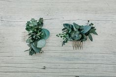 Greenery comb of preserved plants and eucalyptus leafs, a very nice accessory or decoration for the bride 's hair. They are also suitable for holy communion or just for a daily use. Price includes 1 piece. The width is usually up to 6cm (the iron comb itself is 2.5cm). If this doesn't suits you you, you may choose from Medium or Standard sizes. THE WHOLE EUCALYPTUS SERIES CAN BE ALWAYS SEEN HERE: https://etsy.me/35ouF2b The EUCALYPTUS series includes many items as combs, wreaths, bracelets, bouq Boho Wedding Bride, Bridal Hair Pieces Boho, Bride Hair Vine, Wedding Bride Hair, Preserved Eucalyptus, Floral Hair Pieces, Hydrangea Colors, Feuille Eucalyptus, Floral Comb