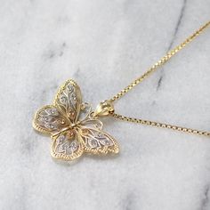 Gold Butterfly Necklace Butterfly Necklace Aesthetic, Gold Butterfly Necklace, Butterfly Necklace Gold, Pretty Jewelry Necklaces, Daily Wear Jewellery, Jewelry Accessories Ideas, Girly Accessories, Classy Jewelry, Fancy Jewellery