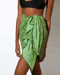 Complete your beach look with this stylish green chiffon pareo featuring a captivating eye-pattern scarf print. Perfect for layering over your swimsuit, the lightweight material offers both comfort and fashion, making it a must-have accessory for any beach or pool day. Green Printed Summer Swimwear, Green Tropical Print Sarong For Vacation, Green Printed Swimwear, Green Printed Swimwear For Summer, Summer Green Sarong For The Beach, Green Summer Sarong For Beach Season, Green Beach-style Sarong For Beach, Bohemian Green Swimwear For Festivals, Festival Green Printed Swimwear