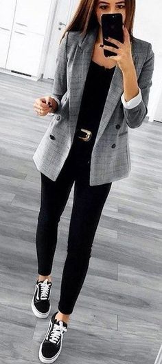 20+ Stunning Business Casual Outfits Perfect For Work In The Office | These work outfits for women and young professionals are perfect to wear to interviews, for internships and for everyday wear in the office. We’ve included the best summer business casual outfits, and also the best winter work outfits for women. #businesscasualoutfits #workoutfits #professional #outfitsforwork #interviewoutfits #internshipoutfits #officeoutfits Gray Blazer, Womens Business Casual, Black Outfits, Business Outfit, Winter Trends, Casual Work Outfits, Work Style, Work Outfits Women, 가을 패션