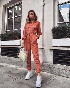 Utility Jumpsuit Outfit, Chloe Hayward, Dungarees Outfits, Jumpsuit Outfit Casual, Elegantes Outfit Damen, Classy Business Outfits, Jumpsuit Outfits, Bloated Belly, Charlotte Gainsbourg