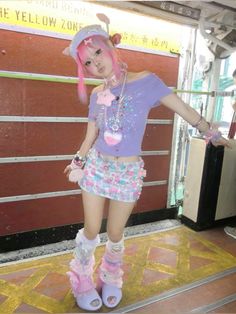 Uchuu Kei Fashion, Decora Kei Outfits, Decora Gyaru, Fairy Kei Outfit, Decora Kei Fashion, Kawaii Street Fashion, Uchuu Kei, Harajuku Pink