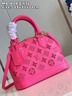 Adaptable Bags - VL Bags - 917 A+ Excellent Quality copies; Contact us if you've any questions in your mind. Handbags Gucci, Coco Handle, Alma Bb, Replica Designer Handbags, Dior Addict, Luxury Purses, Baby Life, Shopping Tote, Pink Bag