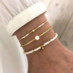 Bracelet Set 'Pearl Shine' – Mint15 Chic Bracelet, Beads Bracelet Design, Miyuki Beads, Bracelet Ideas, Bijoux Diy, Bracelet Designs, Cute Jewelry, Pearl Bracelet, Jewelry Branding