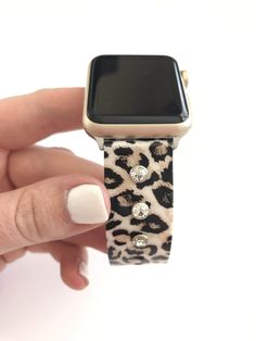 This gorgeous Silicone leopard print Apple Watch Band has a touch of bling that you have come to expect from a Copper Robin Watch Band. Silicone glass crystal studs Fits wrist size 5.5''- 7.5'' ✨leopard band may differ slightly from that pictured. We sometimes have the buckle closure version or the pin closure Rose Gold Apple Watch, Gold Apple Watch, Gold Apple, The Diva, Fitness Watch, Rhinestone Studs, Glass Crystal, Apple Watch Band, Apple Watch Bands