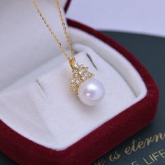 Discover elegance with our 10-11mm Freshwater Pearl & Queen Pendant Necklace. Featuring a stunning 4A freshwater pearl and crafted with 18k gold vermeil over sterling silver, this pendant necklace exudes sophistication. Elevate your style with this timeless piece, perfect for any occasion.This popular necklace design features AAAA quality, round freshwater pearls measuring 10-11mm. Material: Freshwater Pearl with 925 sterling silver and cubic zirconia Product Information Pearl Type Freshwater Pe Popular Necklaces, White Gold Pendant Necklace, Pearl Necklaces, Freshwater Pearls Earrings, Necklaces Jewelry, Pearl Types, Pearl Gemstone, Freshwater Pearl Necklaces, Product Introduction