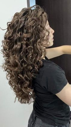 Octopus Haircut Long Hair Curly, Super Layered Curly Hair, Curly Haircuts For Long Faces, Long Naturally Curly Hair With Layers, 2c Hair Layers, Curly Long Layered Hair, Long Curly Hair With Short Layers, V Shaped Haircut With Layers Long Hair Face Framing, Curly Choppy Layers