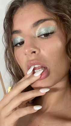 Makeup look Leo Rising Makeup Looks, Aquarius Makeup Aesthetic, Pisces Eye Makeup, Pices Zodiac Makeup, Light High Contrast Makeup, Gemini Venus Makeup, Sagittarius Rising Makeup, Pisces Rising Makeup, Virgo Rising Makeup