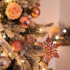 This set includes a variety of tree ornaments, featuring balls in different shapes such as diamond-patterned balls and snowflake. The diverse designs complement each other well, adding interest and charm to your overall decorOur tree ornaments include 3 special finishes: shiny, matte, and glitter. The multi-finish and novelty shape ornaments meet all your favorite tree ornament needs, and the molding seam is almost invisible, making them look exquisiteThese Christmas ornament are made of suffici Pink Flower Christmas Tree, Pink Ornaments Christmas Tree, Diy Tabletop, Pink Ornament, Gold Christmas Decorations, Gold Christmas Tree, Create Diy, Pink Accents, Hard Floor