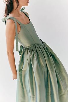 Louise New York Marie Dress | Free People Fancy Fits, Wedding Dress Patterns, Fairytale Fashion, Green Gown, Flattering Dress, Green Fits, Wedding Attire Guest, Easy Sewing Patterns, Flattering Dresses