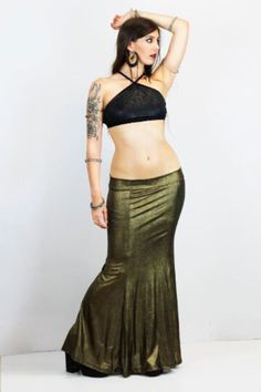 GOLD VINTAGE MERMAID SKIRT This gorgerous metallic mermaid skirt is available in old gold and dark silver colors, perfect to level up any look with this metallic efect. The beautiful mermaid shape makes every body type look gorgerous and stylized.  Perfect for several looks, night outfits, stage and performances, or a more casual extravagant look, your choice! Super elastic and incredibly confortable, it adapts perfectly to all your movements. Long strech mermaid skirt. They can be machine washe Fitted Glamorous Gold Skirt, Glamorous Long Gold Skirt, Glamorous Gold Long Skirt, Party Maxi Skirt With Stretch In Fishtail Style, Party Fishtail Maxi Skirt With Stretch, Fishtail Stretch Maxi Skirt For Party, Stretch Fishtail Maxi Skirt For Party, Gold Stretch Skirt For Party, Gold Long Skirt For Night Out