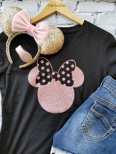 Disney Shirts For Women, Disney Tee Shirts, Disney Family Shirts, Minnie Mouse Pictures, Glitter Rose Gold, Minnie Mouse Shirts, Minnie Shirt, Womens Disney Shirts