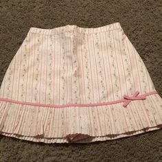 New Without Tags Vintage Gymboree Delicate Pink Rose Print Skort Has A Pleated Bottom Section With A Pink Band On Top Of The Pleated Bottom And A Cute Pink Bow At Bottom Left. Elastic Back Waist. The Approximate Distance Midway Down From The Waist Which I’m Estimating Is The Hip Measurement Across Is 15”. Approximate Distance From Top Of Waist To Bottom Is 12”. Approximate Distance Across Front Of Waist Without Stretching Elastic In Back Is 11”. Approximate Inseam Is 2 1/2”. Approximate Distance Pink Plaid Mini Skirt, Pink Vintage Clothes, Cute Pink Skirts, Coquette Bottoms, Aesthetic Bottoms, Vintage Skirts 1950s, Pastel Clothing, Vintage Gymboree, Applique Clothes