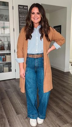 Midsize Fashion Over 30, Mid Size Business Casual Outfits For Women, Midsize Fashion 40s, Midsize French Style, Mid Size Casual Work Outfits, Millenial Mom Outfit, Midsize Mom Outfits, Elevated Basics Style, Courtney Hamilton